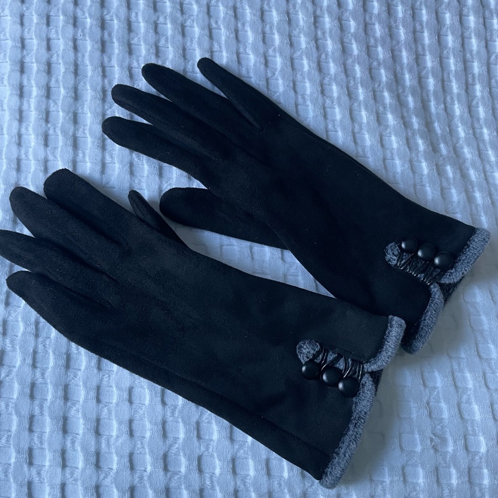 Chic Black Gloves with Button Detail